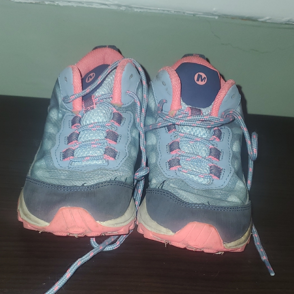 Merrell Kids Sneakers in Gray and Coral